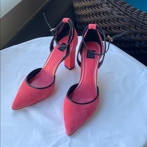 Beautiful Pink White House Black Market Heels